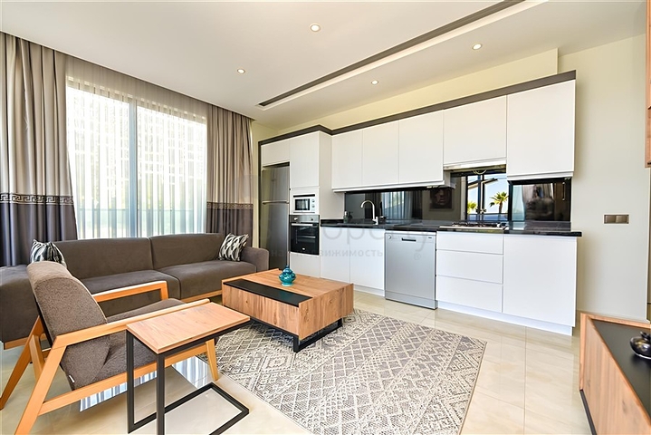 Квартира планировкой 2+1 на первой береговой линии в Махмутлар