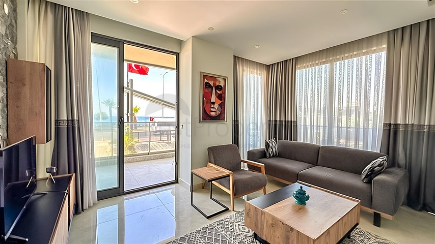 Квартира планировкой 2+1 на первой береговой линии в Махмутлар