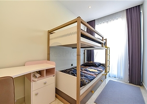 Квартира планировкой 2+1 на первой береговой линии в Махмутлар