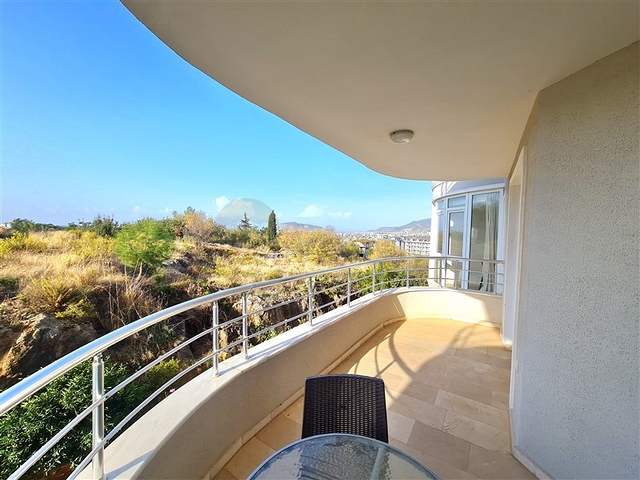 Просторная квартира в районе Оба