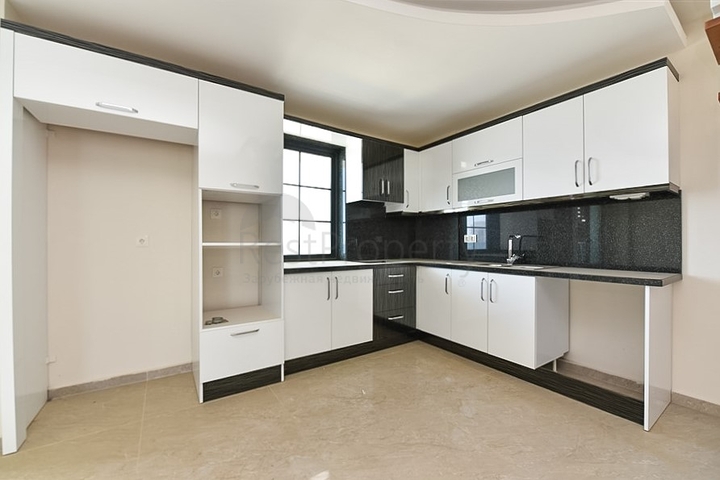 Просторный пентхаус 3+2 в районе Махмутлар