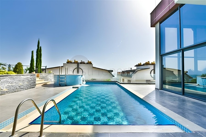 Вилла с видом на Средиземное море и Аланийскую крепость