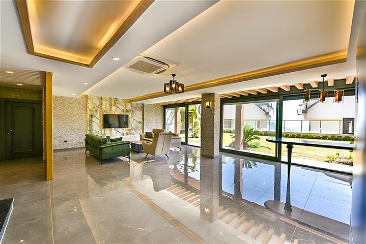 Вилла с видом на Средиземное море и Аланийскую крепость