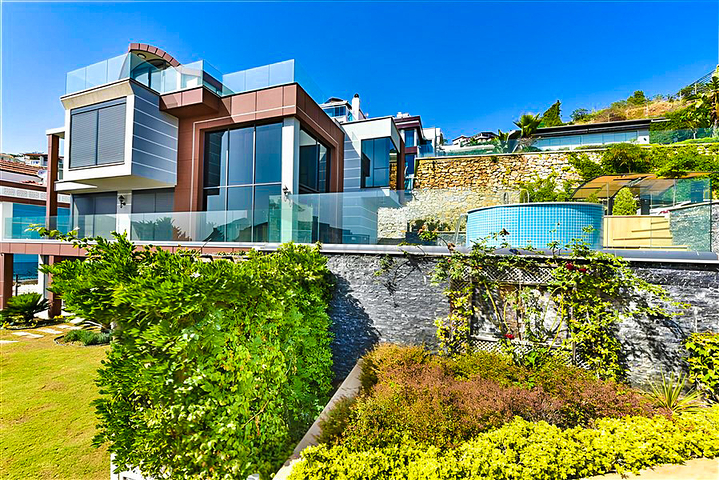 Вилла с видом на Средиземное море и Аланийскую крепость