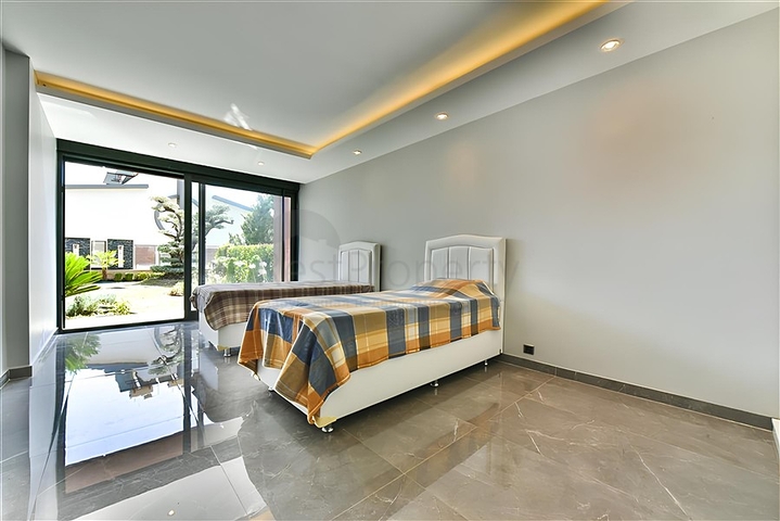 Вилла с видом на Средиземное море и Аланийскую крепость