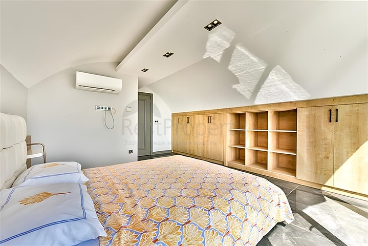 Вилла с видом на Средиземное море и Аланийскую крепость