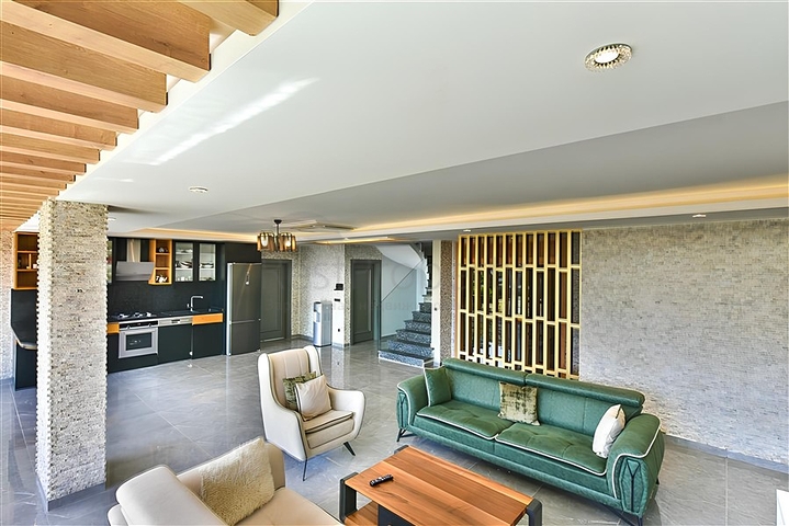 Вилла с видом на Средиземное море и Аланийскую крепость