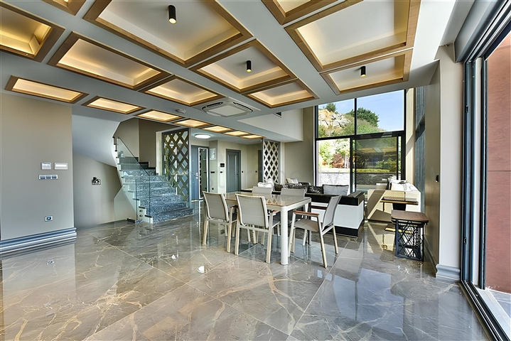 Вилла с видом на Средиземное море и Аланийскую крепость