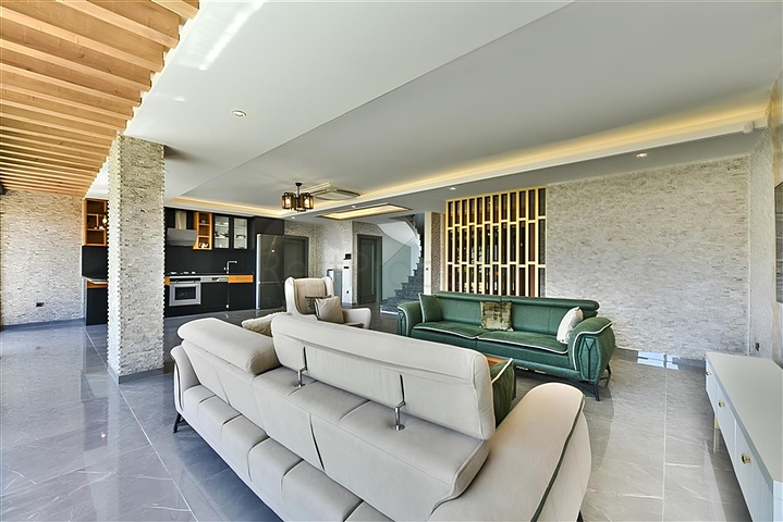 Вилла с видом на Средиземное море и Аланийскую крепость