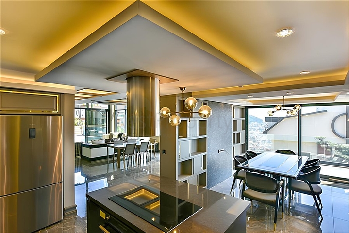 Вилла с видом на Средиземное море и Аланийскую крепость