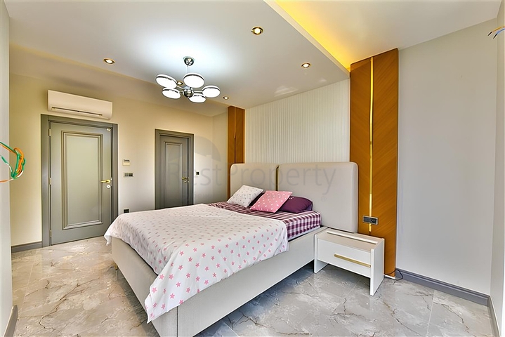 Вилла с видом на Средиземное море и Аланийскую крепость