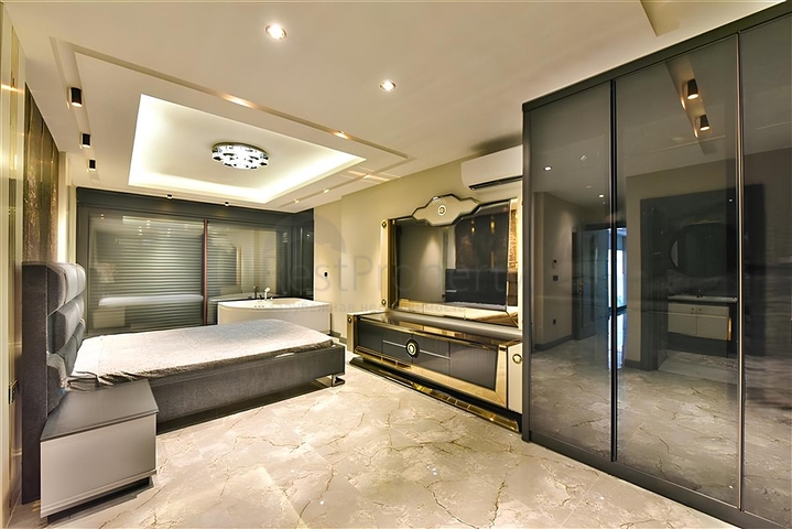 Вилла с видом на Средиземное море и Аланийскую крепость