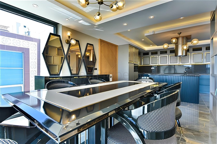 Вилла с видом на Средиземное море и Аланийскую крепость