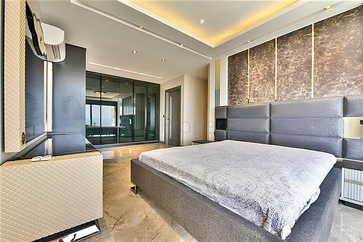 Вилла с видом на Средиземное море и Аланийскую крепость