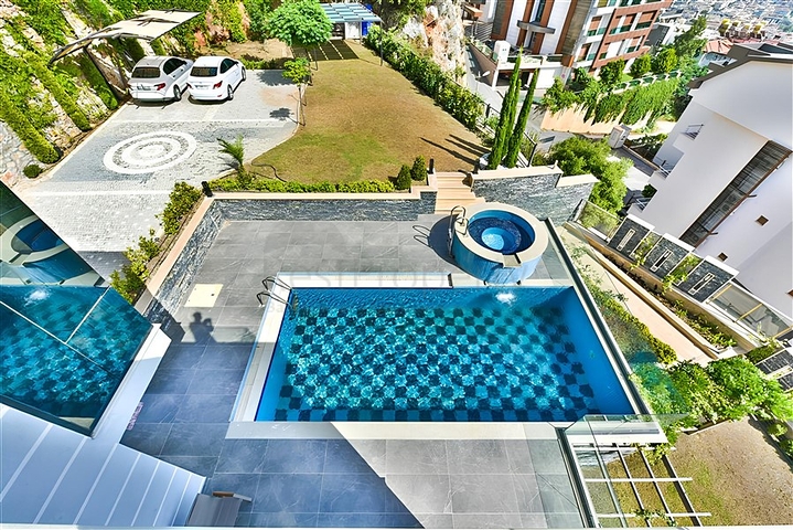 Вилла с видом на Средиземное море и Аланийскую крепость