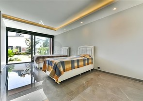 Вилла с видом на Средиземное море и Аланийскую крепость