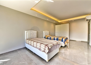 Вилла с видом на Средиземное море и Аланийскую крепость