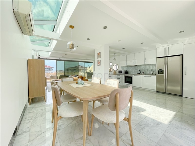 Пентхаус планировкой 3+1 с видом на море и горы