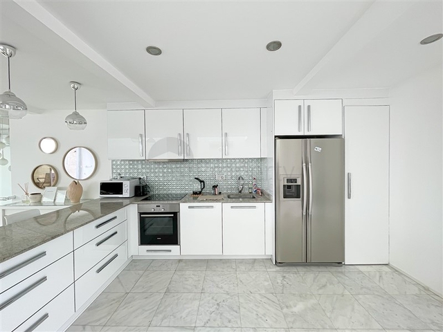 Пентхаус планировкой 3+1 с видом на море и горы