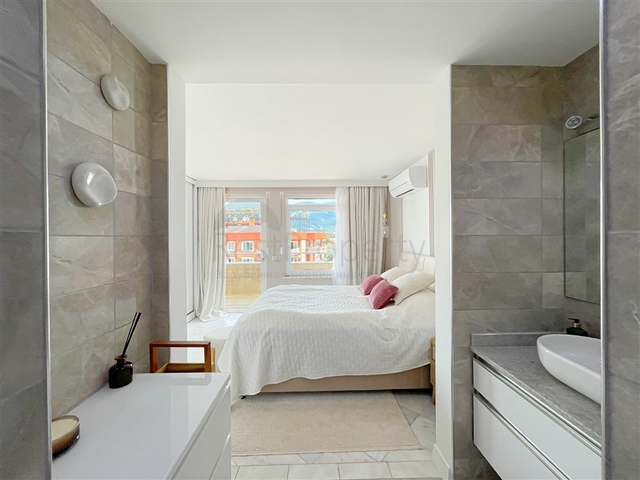 Пентхаус планировкой 3+1 с видом на море и горы