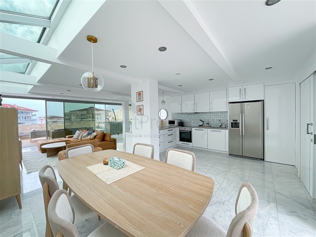 Пентхаус планировкой 3+1 с видом на море и горы