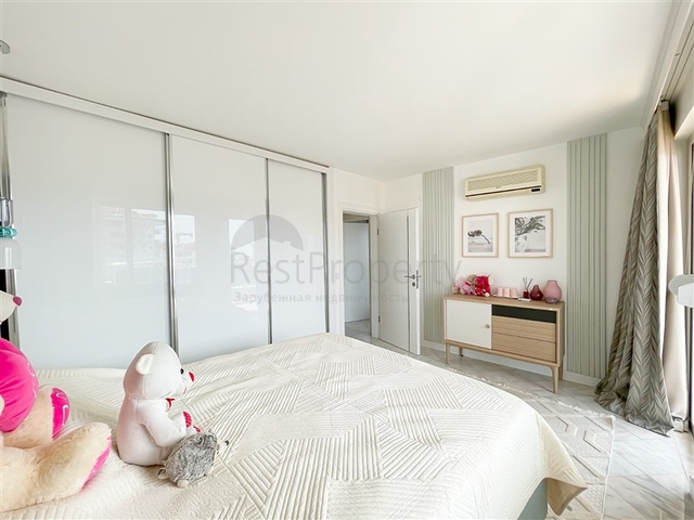 Пентхаус планировкой 3+1 с видом на море и горы