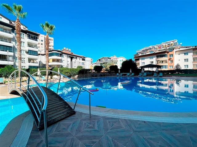 Пентхаус планировкой 3+1 с видом на море и горы