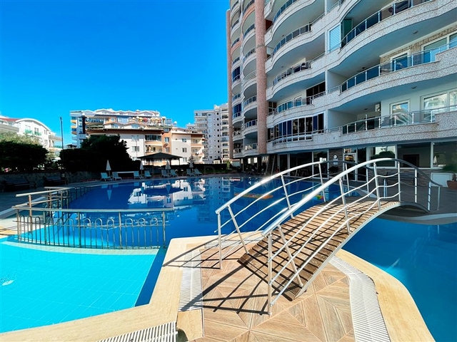 Пентхаус планировкой 3+1 с видом на море и горы