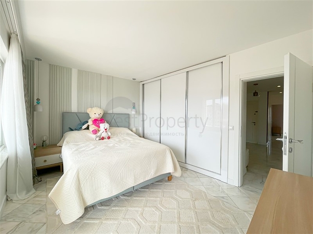 Пентхаус планировкой 3+1 с видом на море и горы