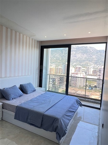 Трехкомнатная квартира в 20 м от моря