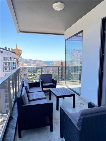 Трехкомнатная квартира в 20 м от моря