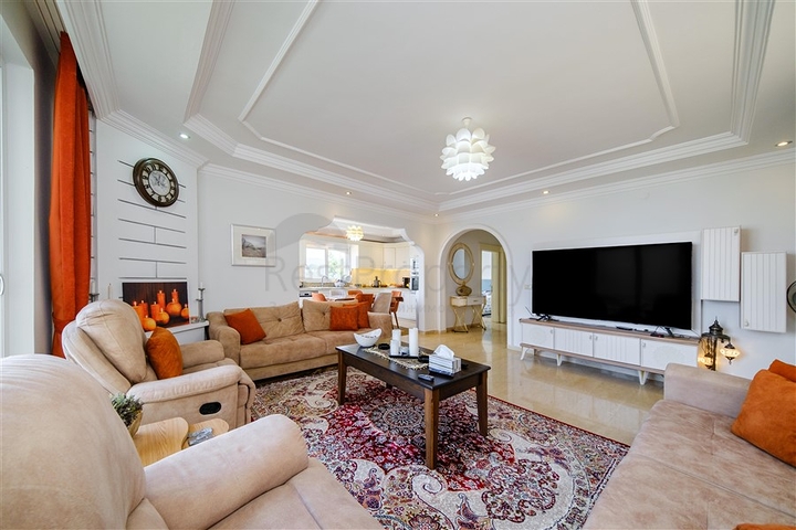 Меблированная вилла планировкой 4+1 в районе Каргыджак