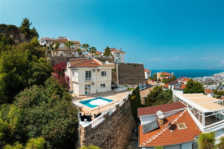 Меблированная вилла планировкой 4+1 в районе Каргыджак