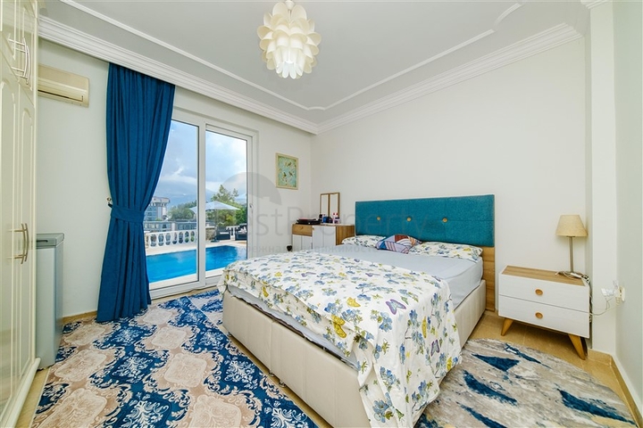 Меблированная вилла планировкой 4+1 в районе Каргыджак