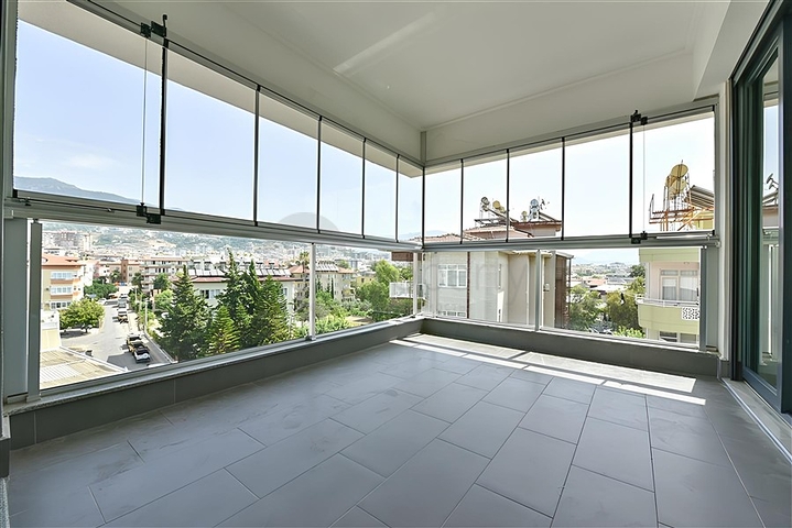 Квартира 2+1 с отдельной кухней в 50 метрах от моря в центре Алании