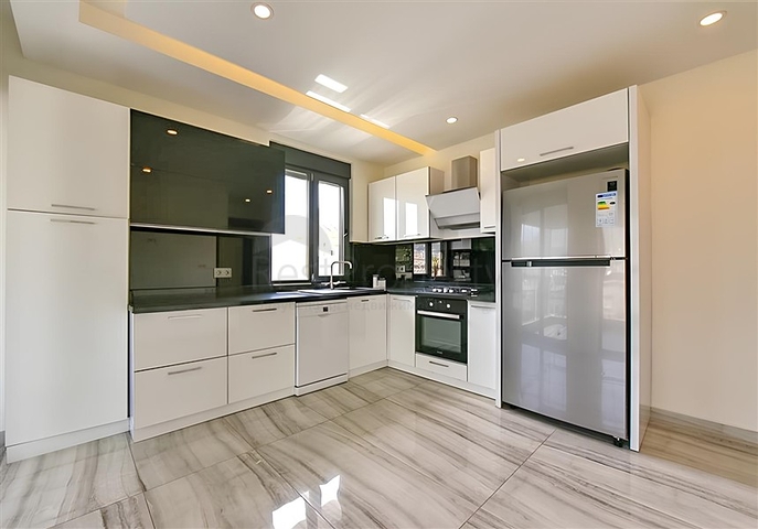 Квартира 2+1 с отдельной кухней в 50 метрах от моря в центре Алании