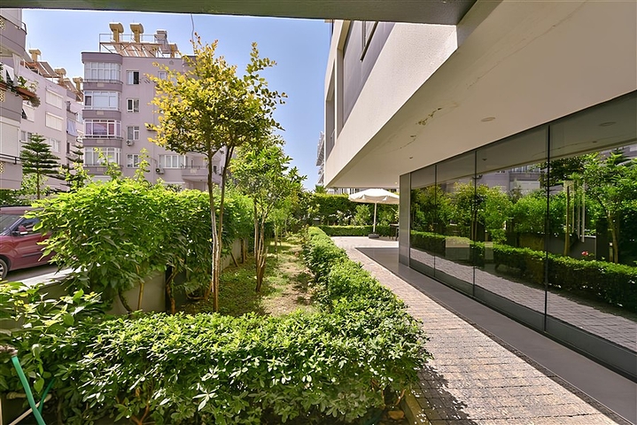 Квартира 2+1 с отдельной кухней в 50 метрах от моря в центре Алании