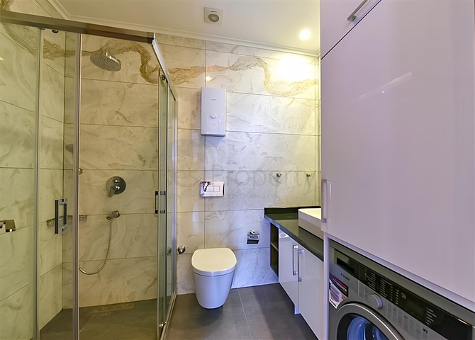 Квартира 2+1 с отдельной кухней в 50 метрах от моря в центре Алании