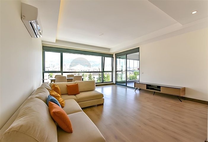 Квартира 2+1 с отдельной кухней в 50 метрах от моря в центре Алании