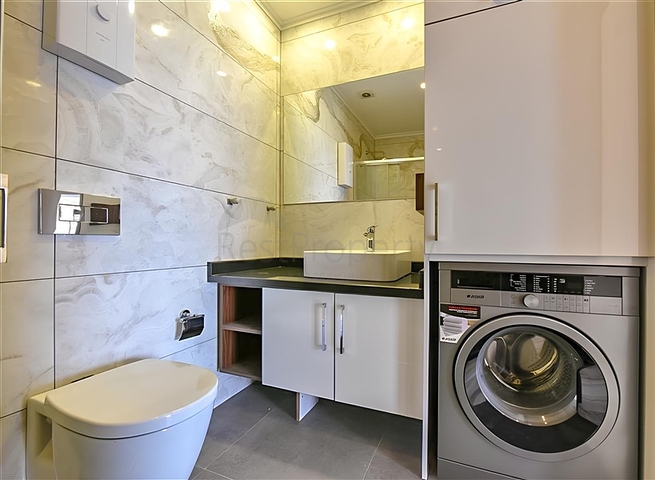 Квартира 2+1 с отдельной кухней в 50 метрах от моря в центре Алании