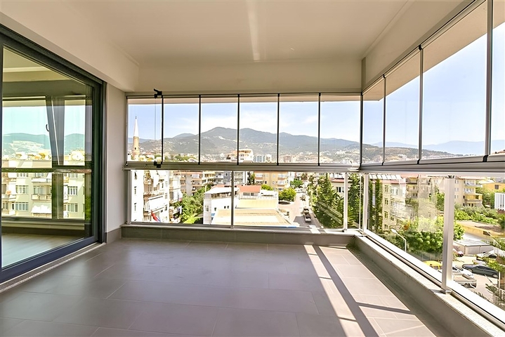 Квартира 2+1 с отдельной кухней в 50 метрах от моря в центре Алании