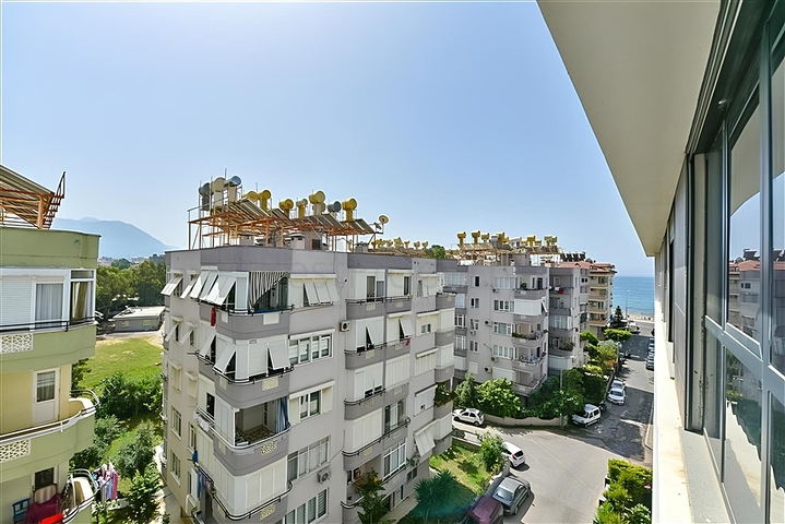 Квартира 2+1 с отдельной кухней в 50 метрах от моря в центре Алании