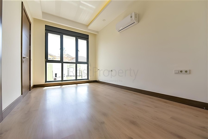 Квартира 2+1 с отдельной кухней в 50 метрах от моря в центре Алании