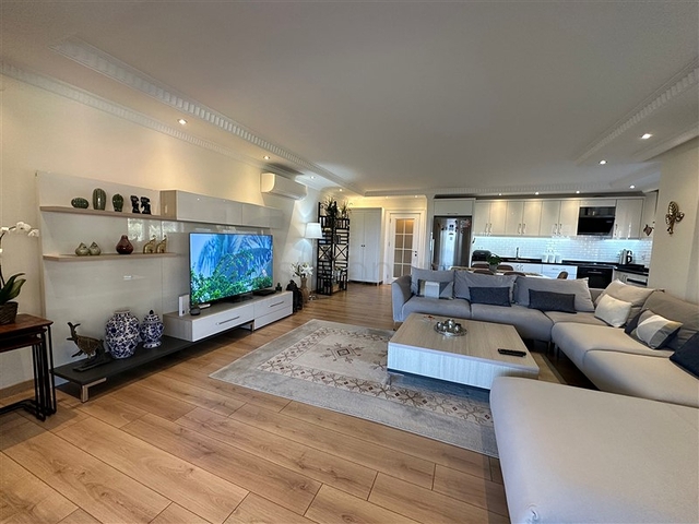 Вилла в центральной части Алании с видом на море