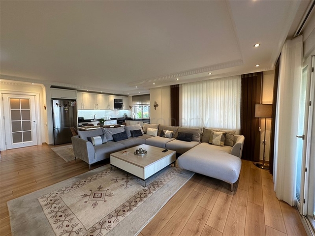 Вилла в центральной части Алании с видом на море