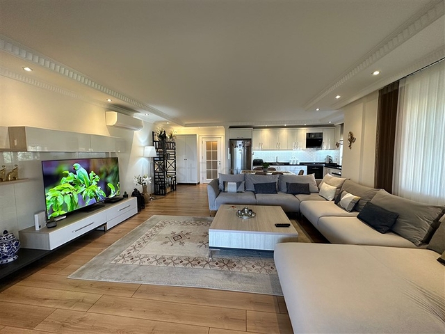 Вилла в центральной части Алании с видом на море