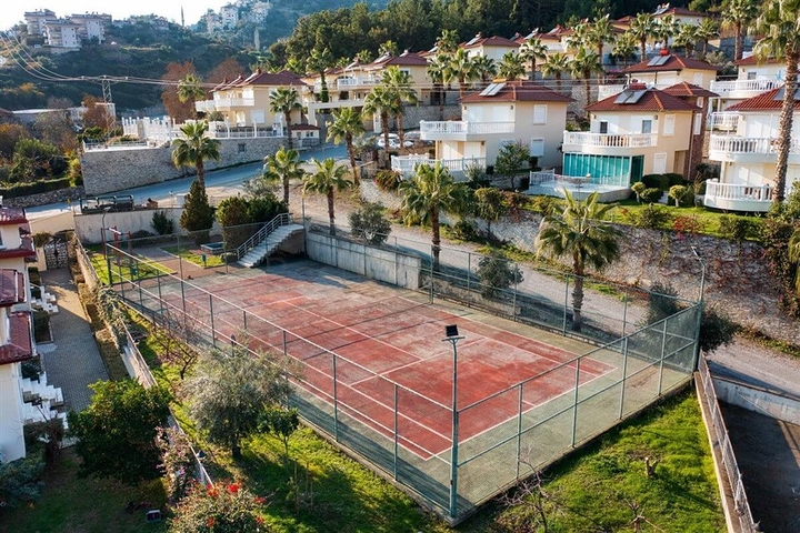 Вилла в центральной части Алании с видом на море