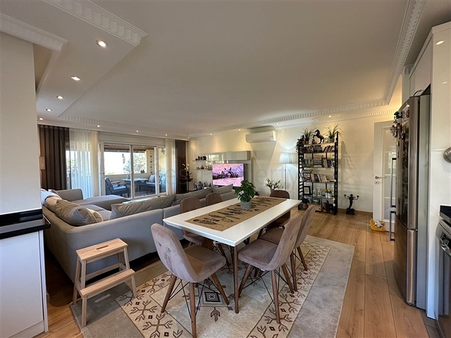 Вилла в центральной части Алании с видом на море