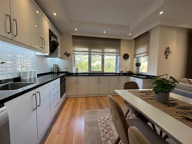 Вилла в центральной части Алании с видом на море