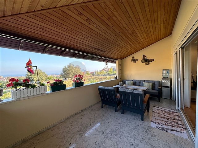 Вилла в центральной части Алании с видом на море